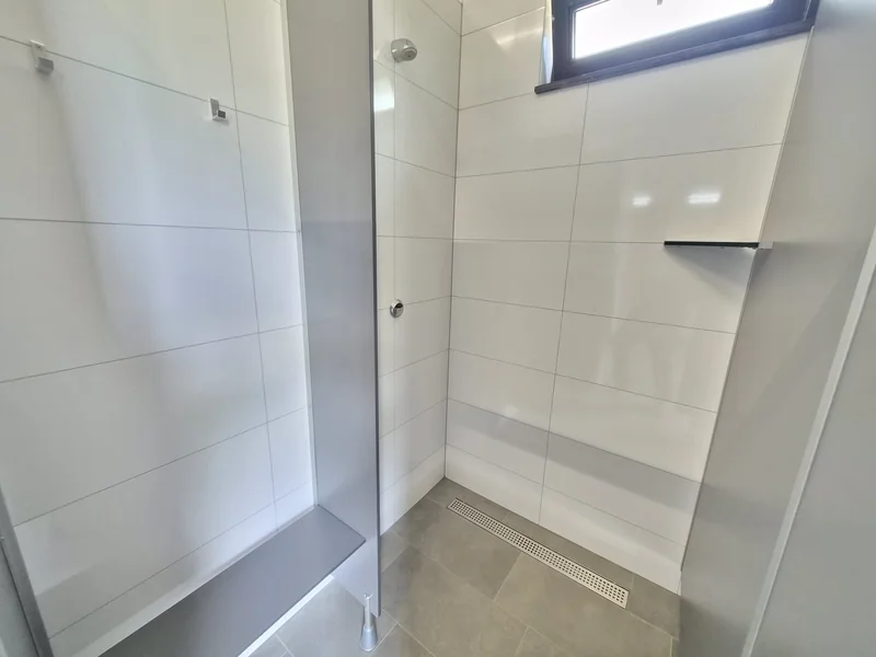 Doucheruimte in het sanitair gebouw