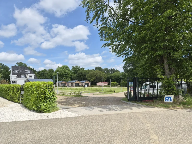 Entree en toegangspoort van Stadscamping Maastricht